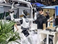 “秀场”变“职场”！机器人本体性能大进化，正式开启“打工”时代｜聚焦2025WAIC