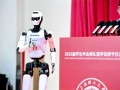 杨浦这所高校的毕业典礼上，机器人“同窗”来送别
