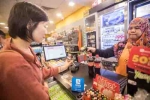 几百块钱的旅游团靠啥赚钱？看似包吃包住，实际背后“...