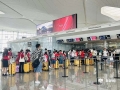 杭州机场“无陪接待站”迎高峰，一周800多个孩子独自起“飞”