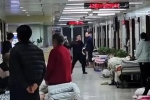 男子情绪崩溃在医院走廊连扇耳光，满满的无力感看了很...