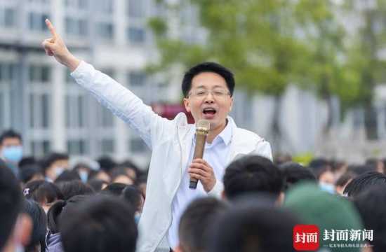 四川犍为教育局长跳霹雳舞火了背后：曾率先叫停全县培训机构引争议 ...