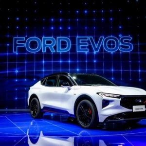 福特EVOS全球首发亮相，该车定位全新高端中大型SUV