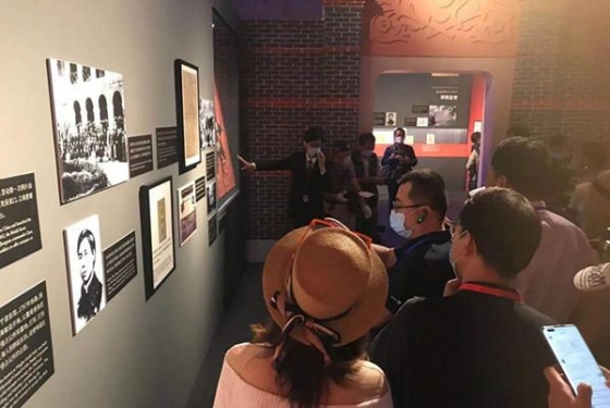 “寻访上海成长轨迹之旅”从上海市历史博物馆启程