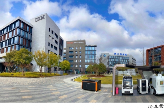 浦东新区将进一步推动科学之城、金色中环、五彩滨江、浦东枢纽等重点区域建设 ...