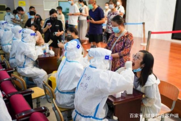 南京2岁男童做核酸检测被感染，多地核酸检测人员密集无序！ ...