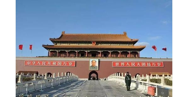 天安门上，毛泽东的画像会挂多久？1980年邓小平做出了回答！ ...
