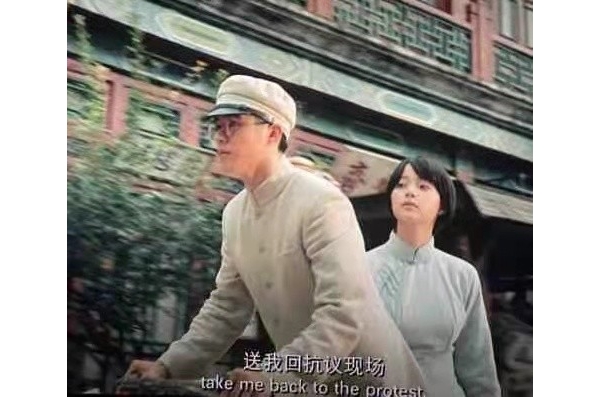 从13岁到21岁欧阳娜娜又坐在刘昊然后座！网友：北爱CP回归
