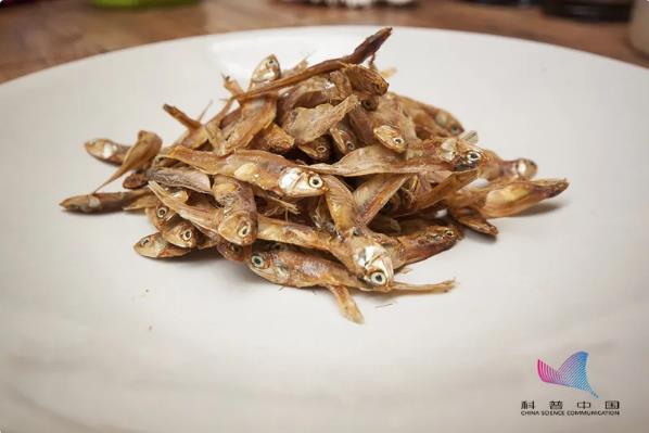 超市里一元一包的小鱼干，到底是用什么鱼做的？能放心吃吗？ ...