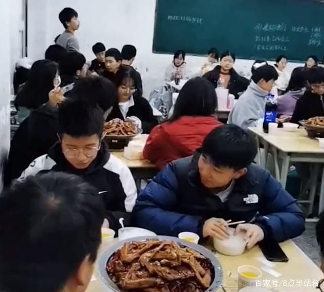 学生在运动会获奖，四川一老师兑现承诺发奖品：16盆干锅，67碗饭 ...