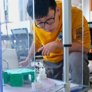 用AI改变家乡，东北大学小伙花了三年“教会”机器人在沙漠种树 ...