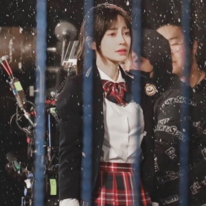 杨颖任嘉伦新剧造型路透，33岁演高中生，穿上校服就年轻了？ ...