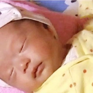 2011年，一婴儿刚出生就被家人扔进太平间，在里面活了8天8夜被救 ...