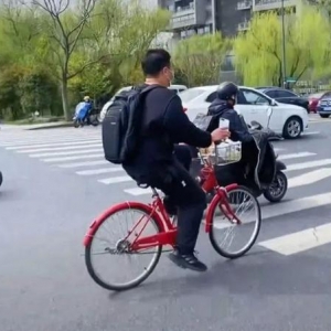 浙大博士生送外卖引热议：攻读博士八年未毕业，每天挣150元很满足！学校回应…… ...