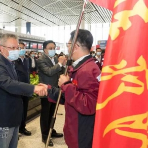 援沪医疗队出征，省委书记、省长送行