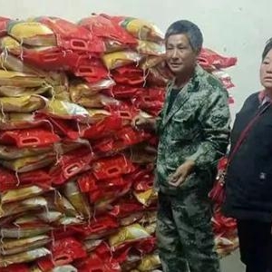 “想为上海做点小事”，安徽一农民捐2吨大米