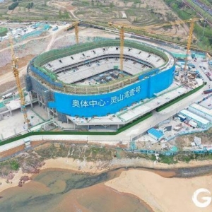 总建筑面积约7.7万平方米，西海岸新区奥体中心体育馆项目主体封顶 ...