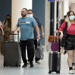 奥密克戎再进化！多个新变种在美传播，传染病专家：病毒变异比我们预计更快更广 ...