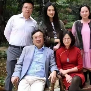 任正非第二任妻子姚凌，长相温婉动人，两人差30岁，曾是得力秘书 ...
