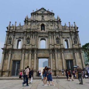 我国现存最古老的西式炮台，位于澳门半岛最高点，近400年历史 ...