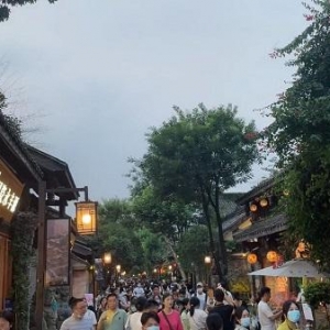 九寨沟再现车水马龙，四川旅游业恢复和隐忧并存