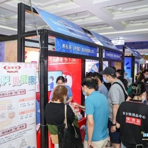 夏季饮品上新有了新趋势，除了0糖0脂0卡，还要加点气泡