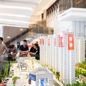 开发商抢收“黄金周”：全员上岗加足7天班，有楼盘预计接待超千组客户 ...