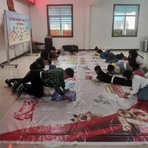 台儿庄：开展“童心庆华诞、童画绘中华”亲子主题活动