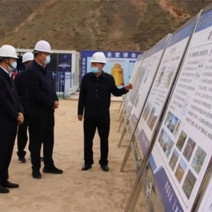 甘肃省公交建集团对环兰公路服务区和在建项目进行督查