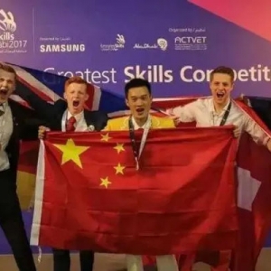 冲上热搜：浙江男生“刮腻子”刮成世界冠军！误差不能超过1毫米 ... ...