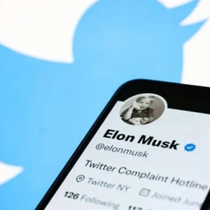Twitter高管透露，马斯克在全公司大约裁员了一半员工