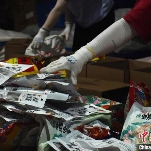 “反向海淘”促螺蛳粉销量上涨 中企海外建仓提前备货
