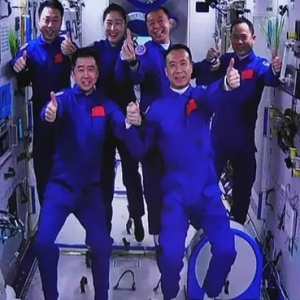 历史性时刻！6名航天员首次实现太空会师
