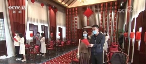 创新颁证服务 提升新人对婚姻的神圣感和责任感