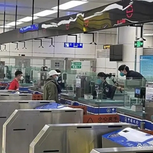 首批旅客通关，有人激动落泪！深港恢复通关首日现场直击→ ...