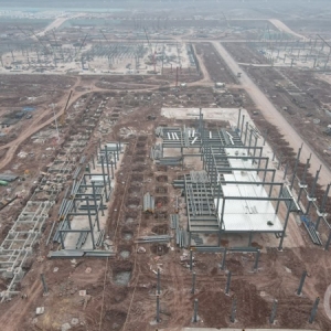 开工第一天｜1300余工人加油干 两江新区新能源汽车产业园预计9月底投产 ...