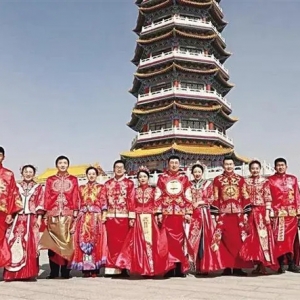 酒泉金塔：浪漫集体婚礼弘扬文明新风
