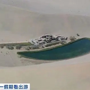 “红骆驼停，绿骆驼行”，敦煌“堵骆驼”了！敦煌骆驼专用交通信号灯成打卡点 ...
