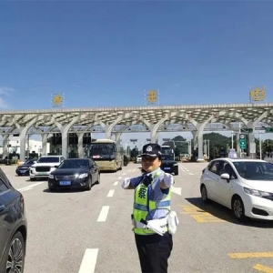 黄果树景区迎来旅游旺季！交警全力确保交通安全、有序、畅通