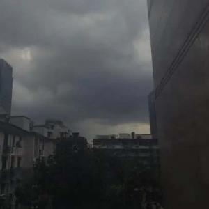 台风“卡努”继续逼近，杭州发布强降水提醒，浙江多个景区关闭