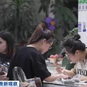 每天直播近7000场！消费群体年轻化，浙江诸暨珍珠卖到断货→