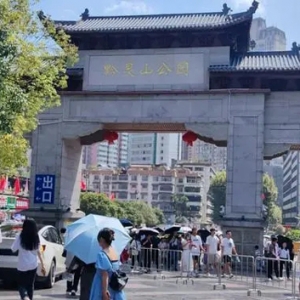 中秋国庆长假第二天，贵阳贵安各大景区持续火热