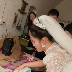 山西吕梁一新娘暂停婚礼救高烧惊厥女孩：孩子更重要