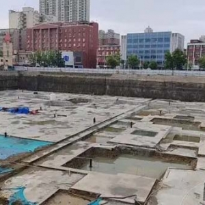 济南德云社剧场莫名停工，盛隆集团指济南文旅不付进度款，三个账户仅有一分钱？