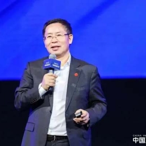 母校建校100周年，他宣布捐赠1个亿
