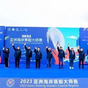 上演海上“速度与激情”！2023亚洲海岸赛艇大师赛在青岛西海岸新区开赛