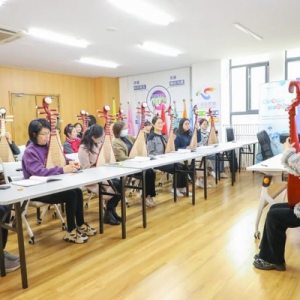 学琴不花钱，还能带回家！金海街道公益琵琶班大受居民欢迎