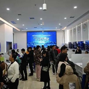 视频︱2023年怀化冬季招聘会举行，初步达成就业意向1208人