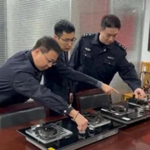 “打对折”还能按需定制？杨浦警方捣毁制售假冒灶具窝点