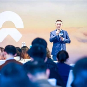 李斌站两小时、蔚来市值涨70亿！